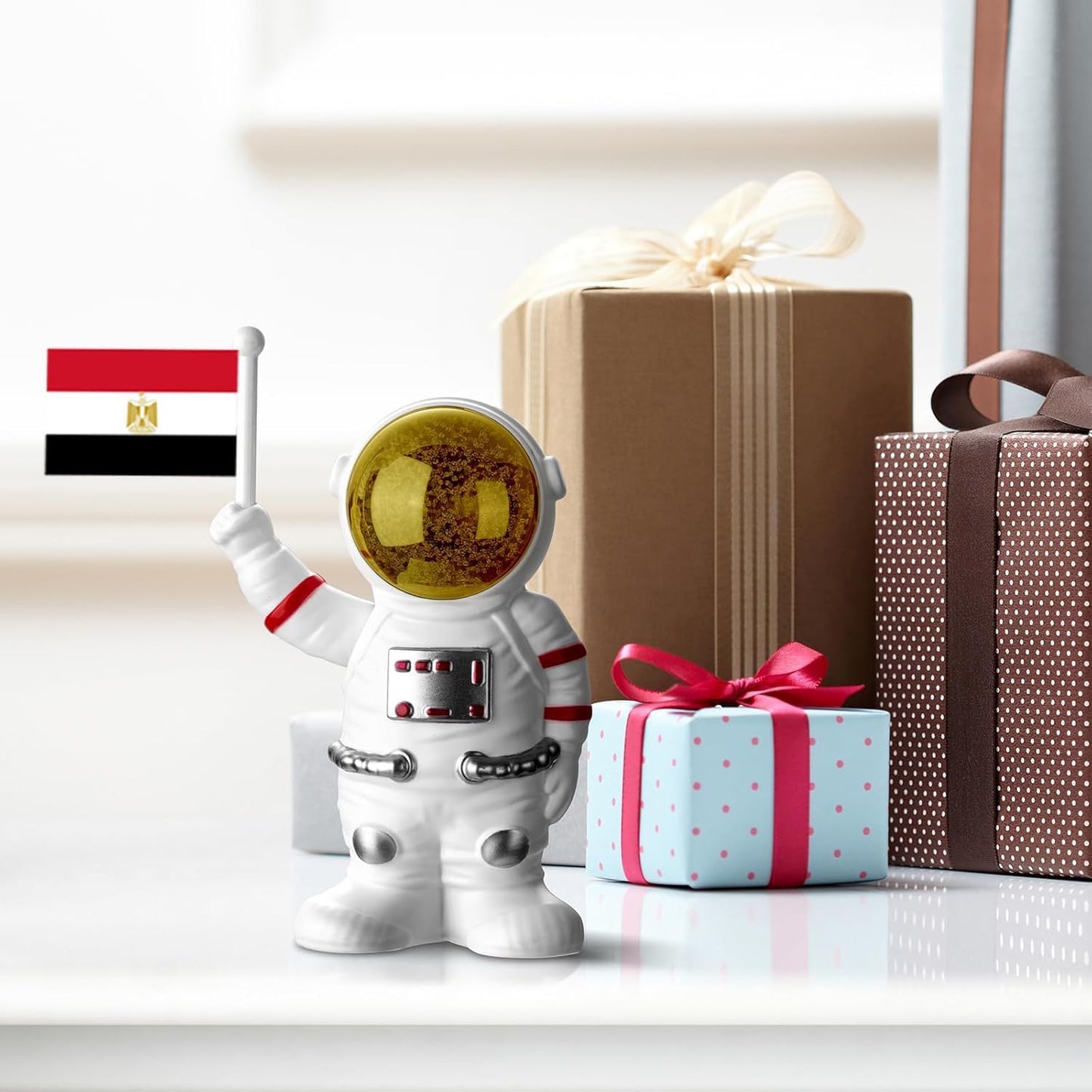 مجسم رائد فضاء هزاز ديكور تابلوة مع هدية CAR DOSE فواحة🎁 TW-009